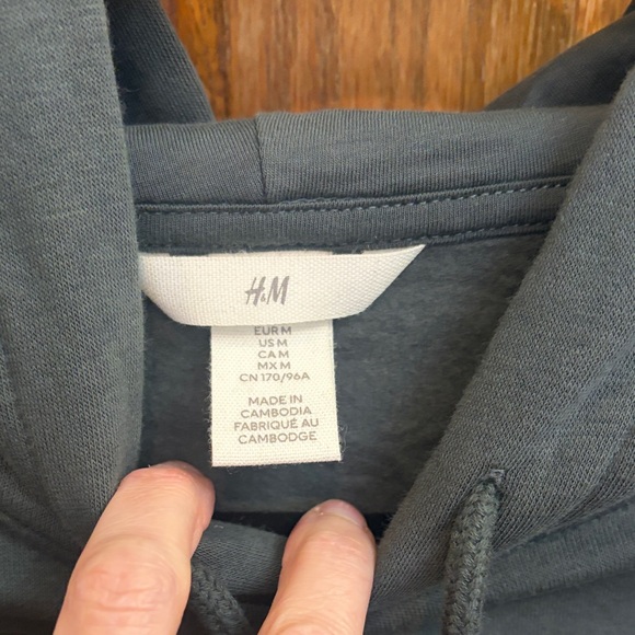 Women’s H&M Graphic Print Hoodie NWOT Athleisure Streetwear Sporty, Medium - Picture 2 of 6